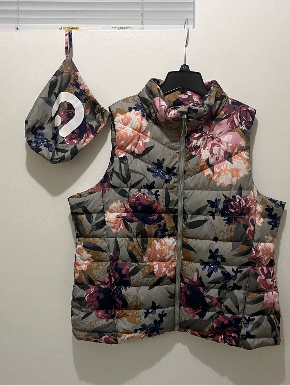 Ladies Floral Packable Quilted Puffer Vest  - Gray/Pink / with carry bag
